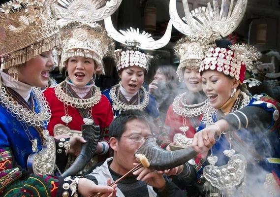 中国首发：震撼苗年狂欢盛典亲情团
